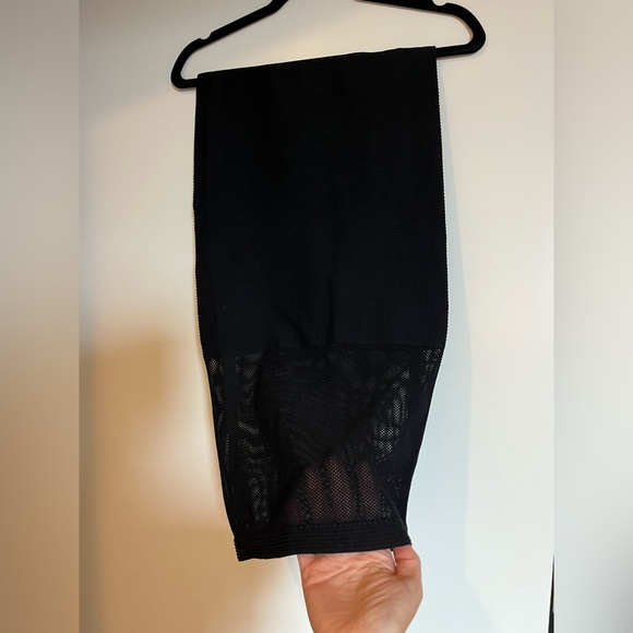 BCBG generation black mesh skirt size M/L - Picture 2 of 4